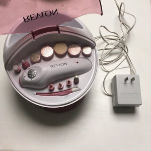 REVLON NAIL SPA MANICURE KIT WITH ATTACHMENTS